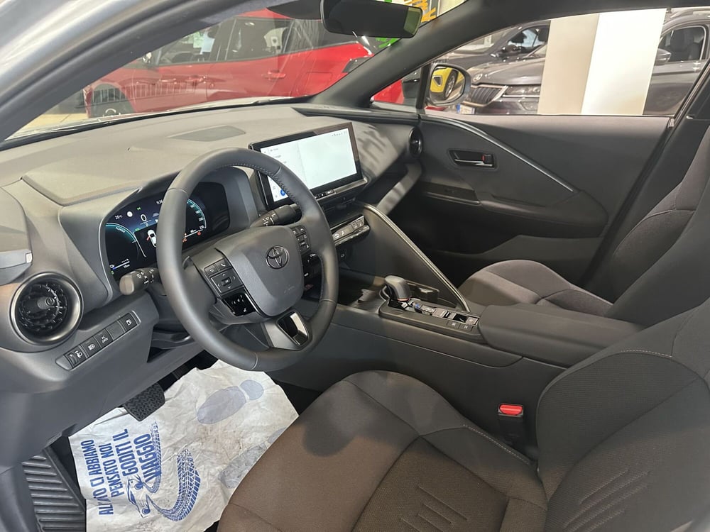 Toyota Toyota C-HR nuova a Milano (14)