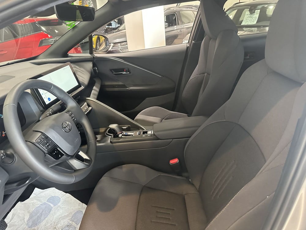 Toyota Toyota C-HR nuova a Milano (15)