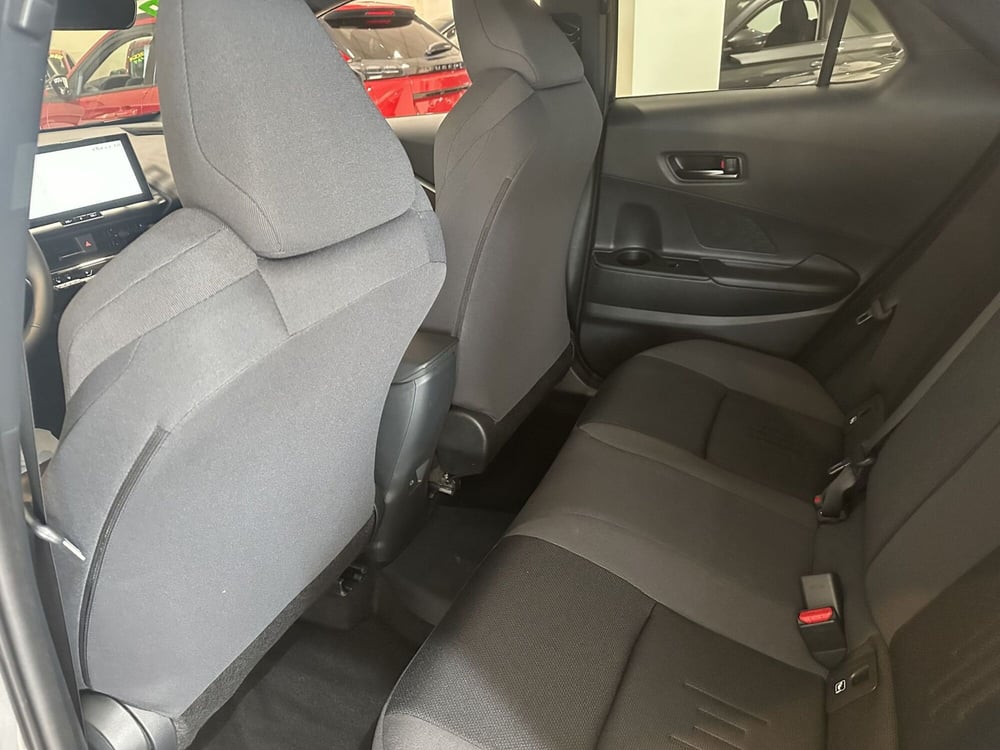 Toyota Toyota C-HR nuova a Milano (16)