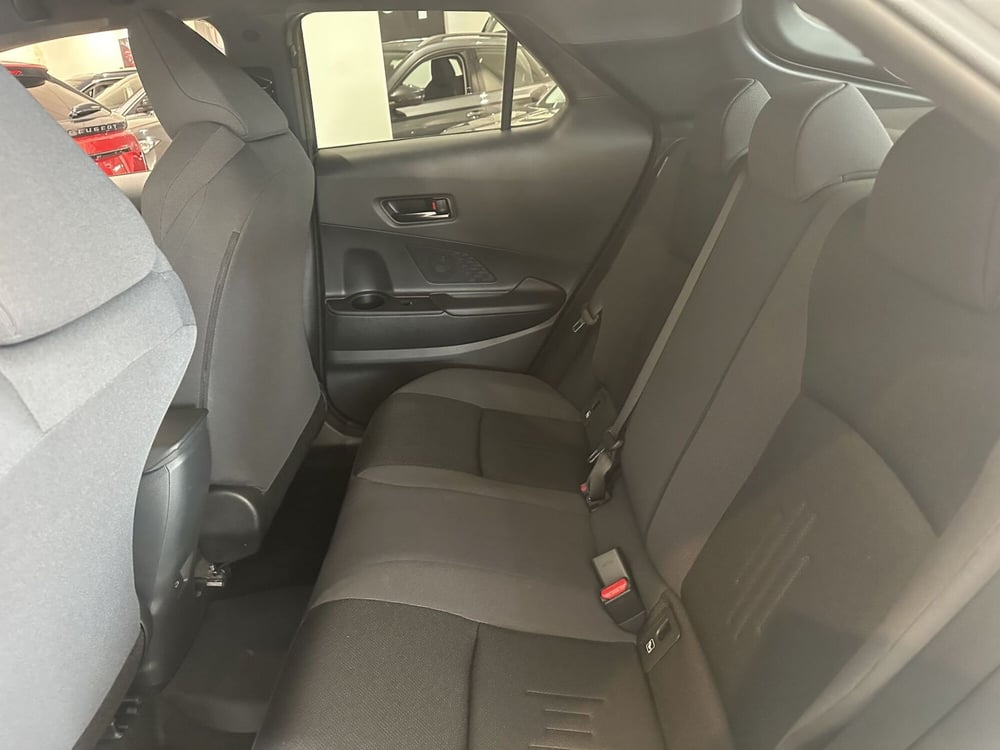 Toyota Toyota C-HR nuova a Milano (17)