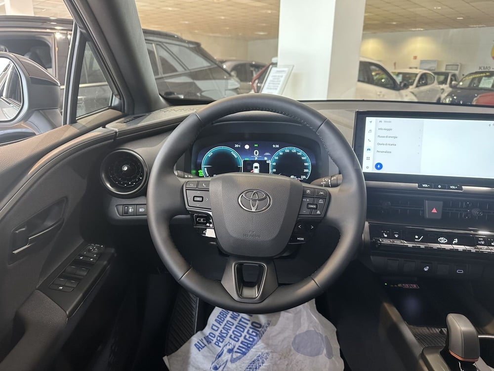 Toyota Toyota C-HR nuova a Milano (18)