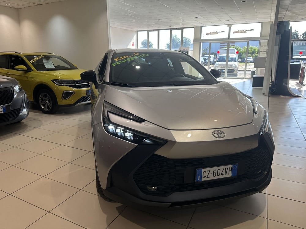 Toyota Toyota C-HR nuova a Milano (2)