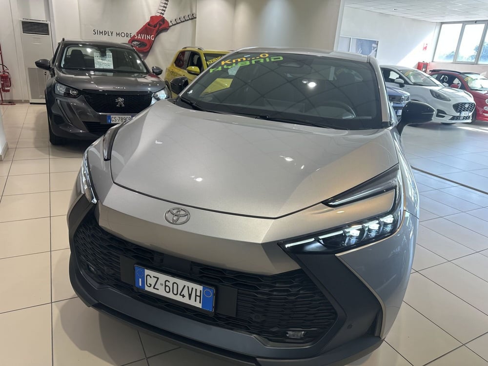 Toyota Toyota C-HR nuova a Milano (4)
