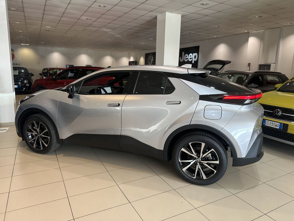 Toyota Toyota C-HR nuova a Milano (5)
