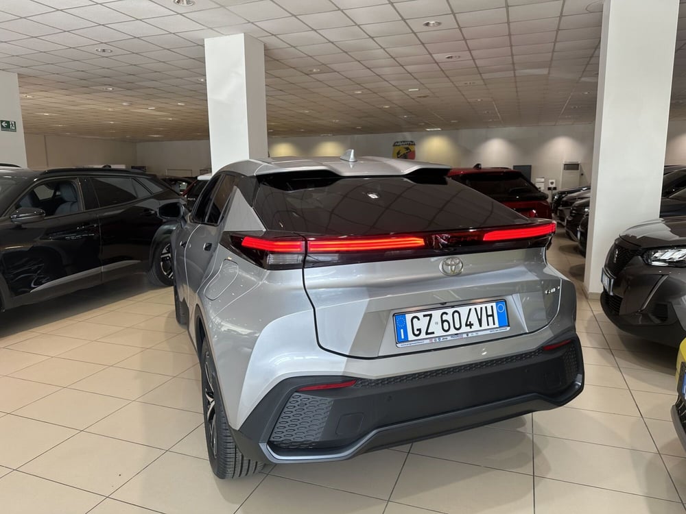 Toyota Toyota C-HR nuova a Milano (6)