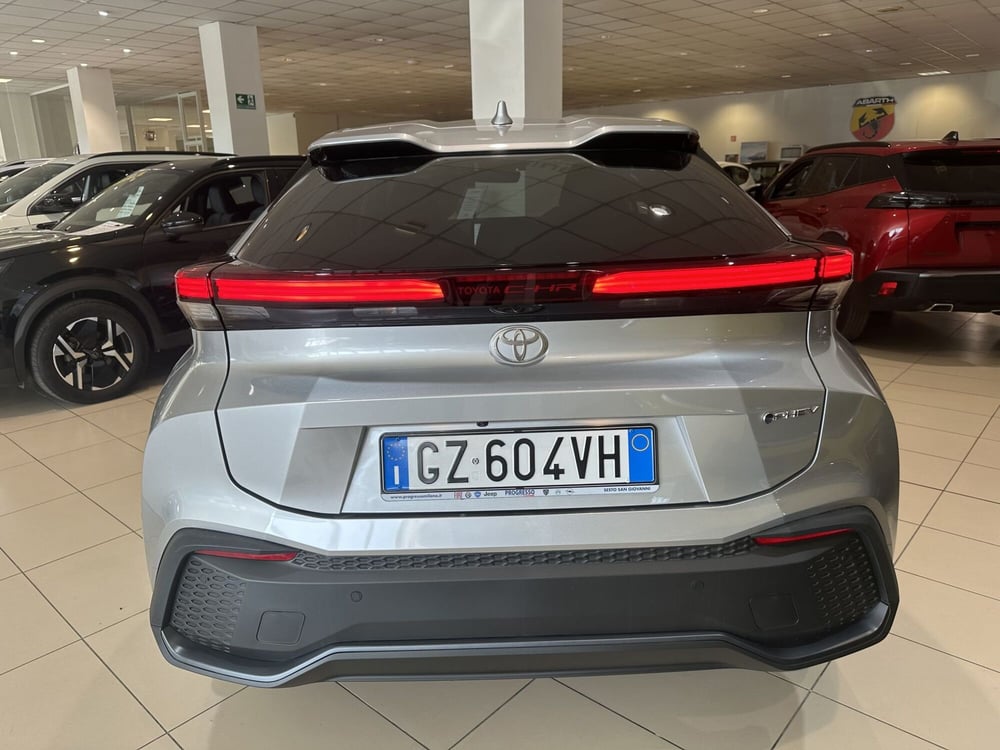 Toyota Toyota C-HR nuova a Milano (7)