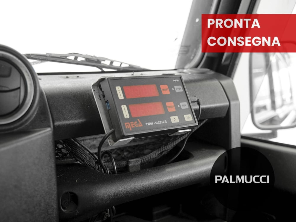 Land Rover Defender usata a Prato (13)