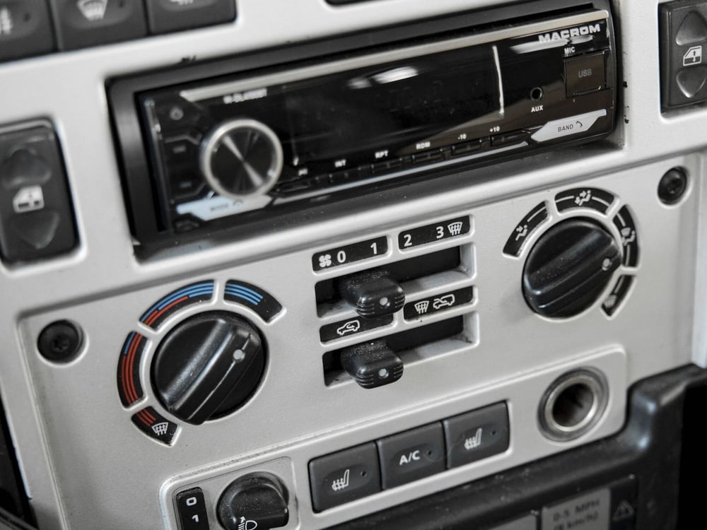 Land Rover Defender usata a Prato (7)