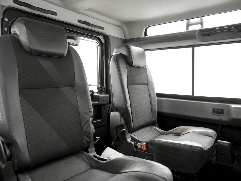 Land Rover Defender usata a Prato (8)