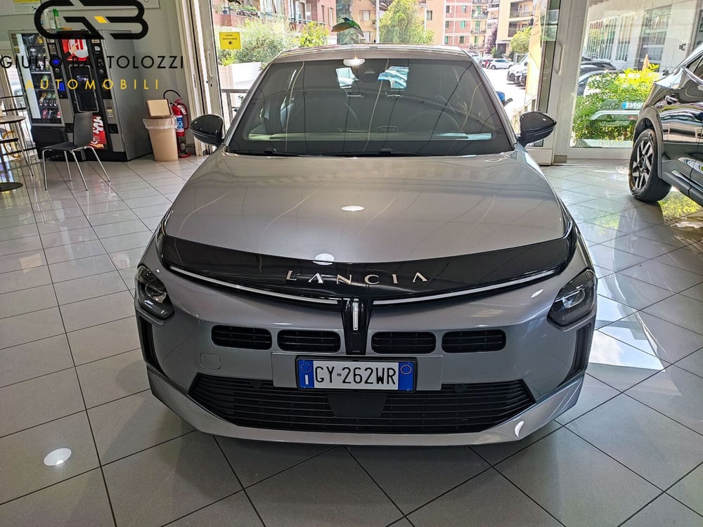 Lancia Ypsilon nuova a Prato (2)