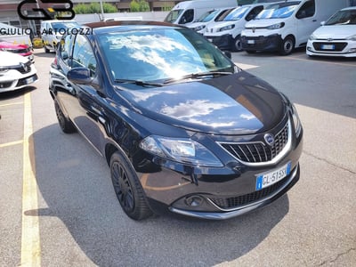 Lancia Ypsilon 1.0 FireFly 5 porte S&amp;S Hybrid Silver Plus del 2022 usata a Prato