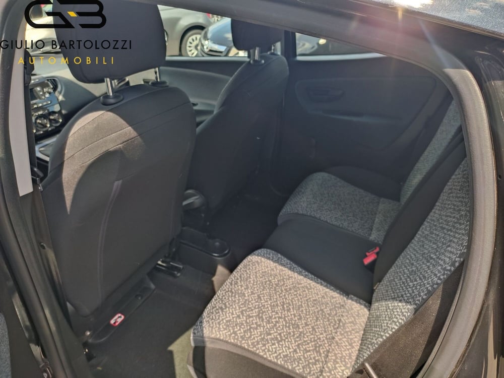 Lancia Ypsilon usata a Prato (10)