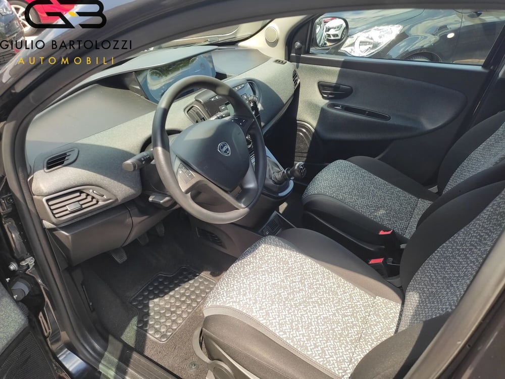 Lancia Ypsilon usata a Prato (11)