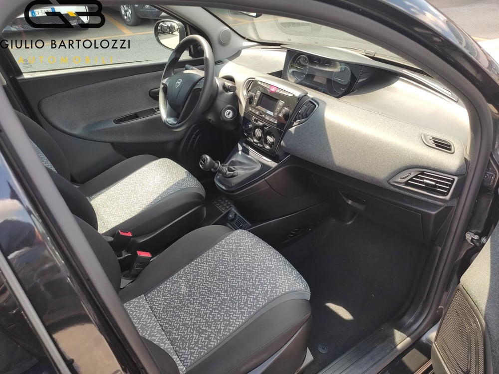 Lancia Ypsilon usata a Prato (7)