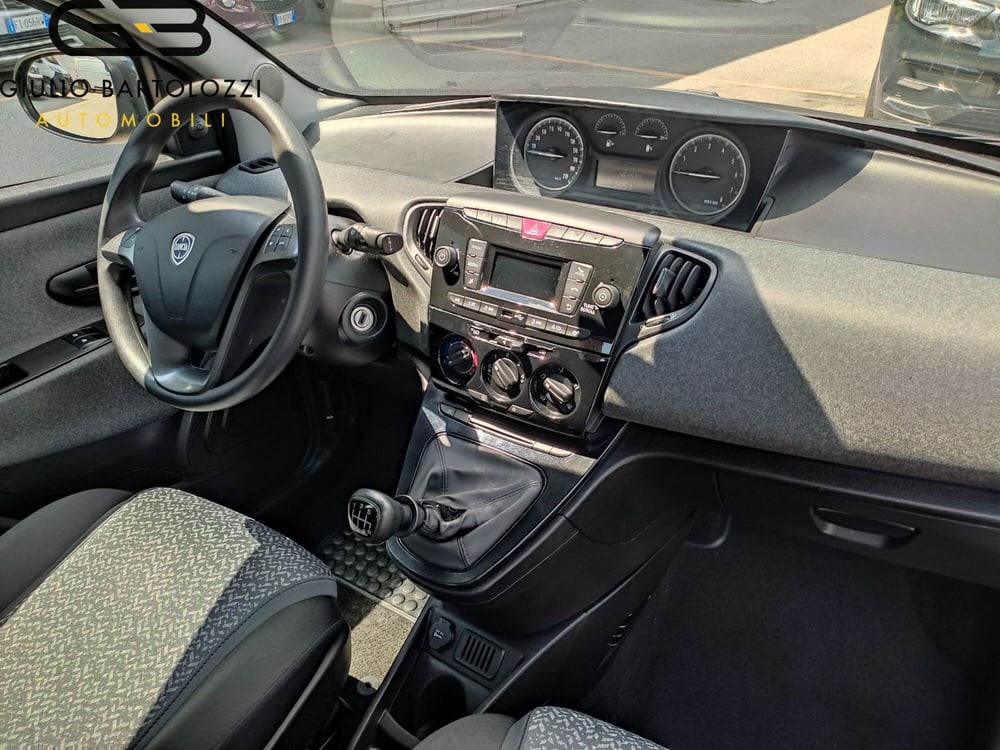 Lancia Ypsilon usata a Prato (8)