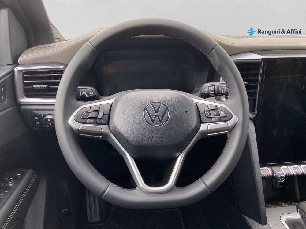Volkswagen Amarok nuova a Mantova (10)