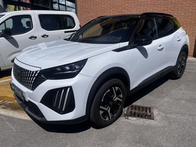 Peugeot 2008 PureTech 130 S&amp;S EAT8 GT Pack del 2023 usata a Lucca