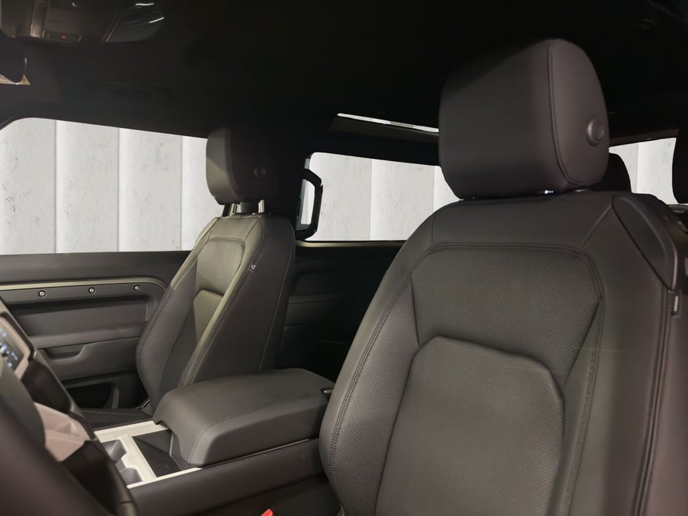 Land Rover Defender usata a Milano (12)