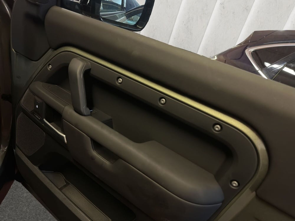 Land Rover Defender usata a Milano (13)