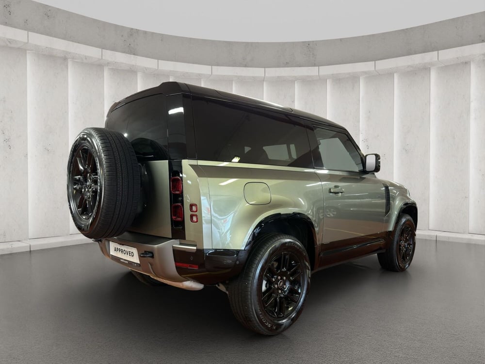 Land Rover Defender usata a Milano (2)