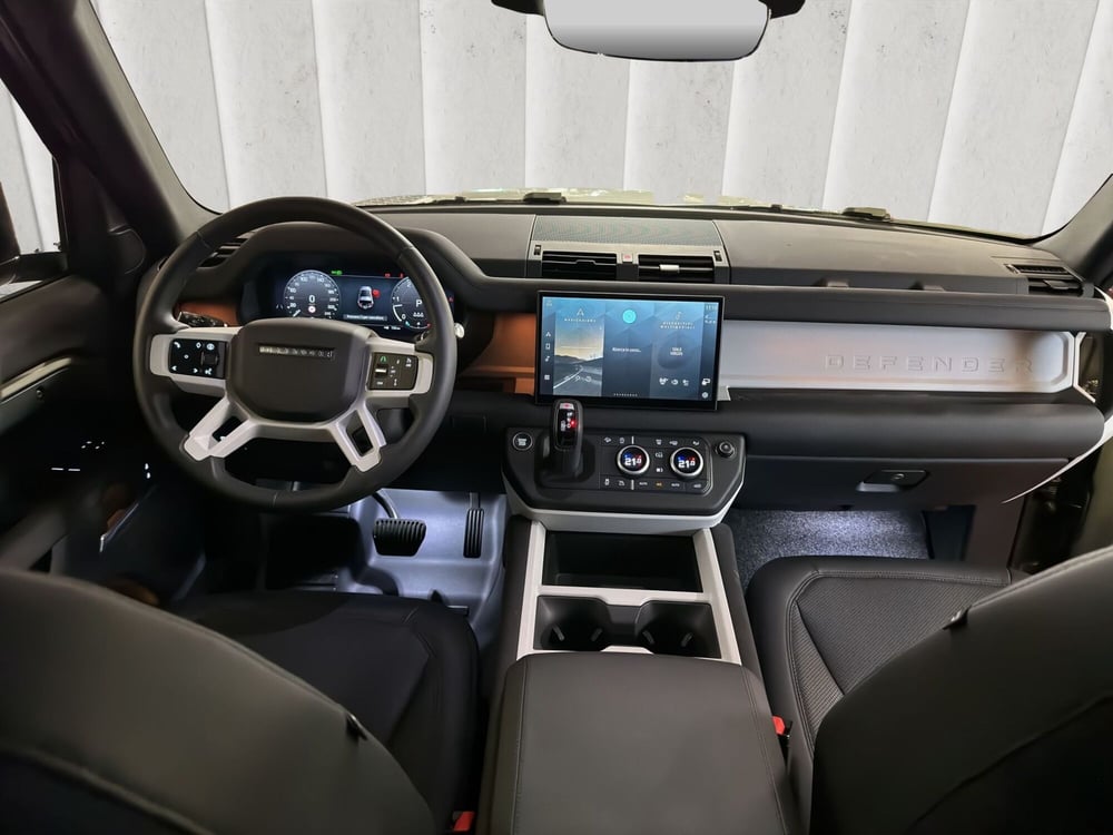 Land Rover Defender usata a Milano (4)