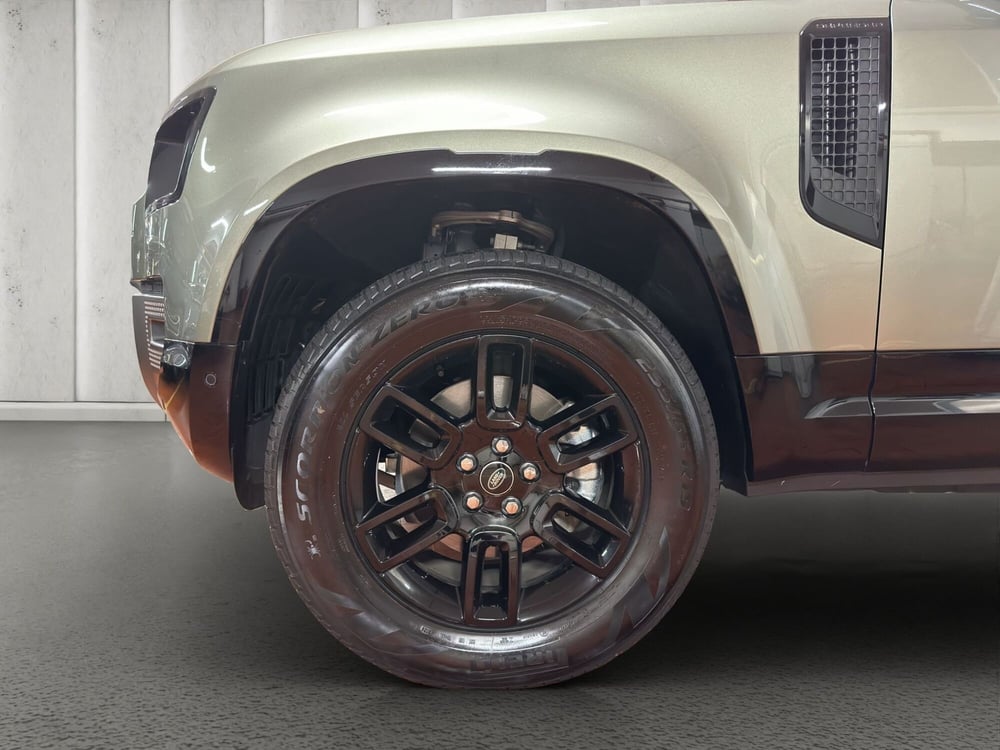 Land Rover Defender usata a Milano (9)