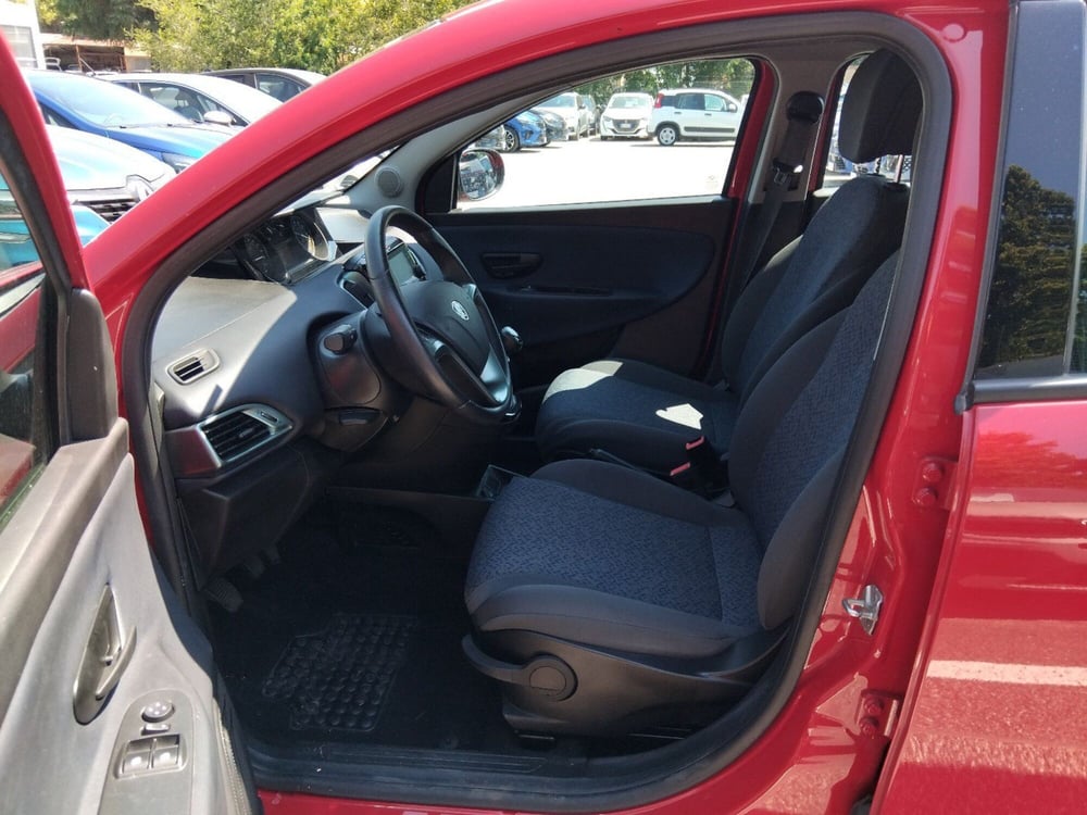 Lancia Ypsilon usata a Roma (13)