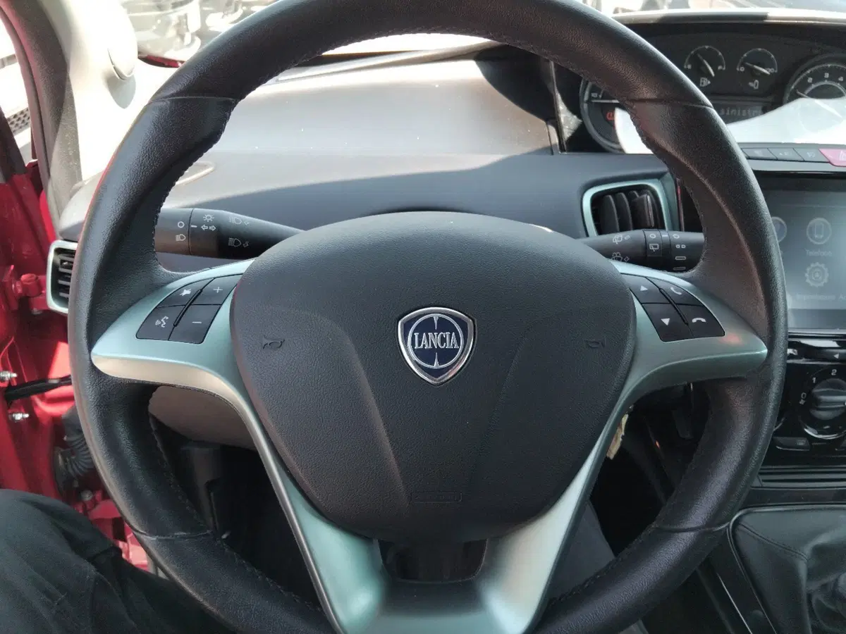 Lancia Ypsilon usata a Roma (14)
