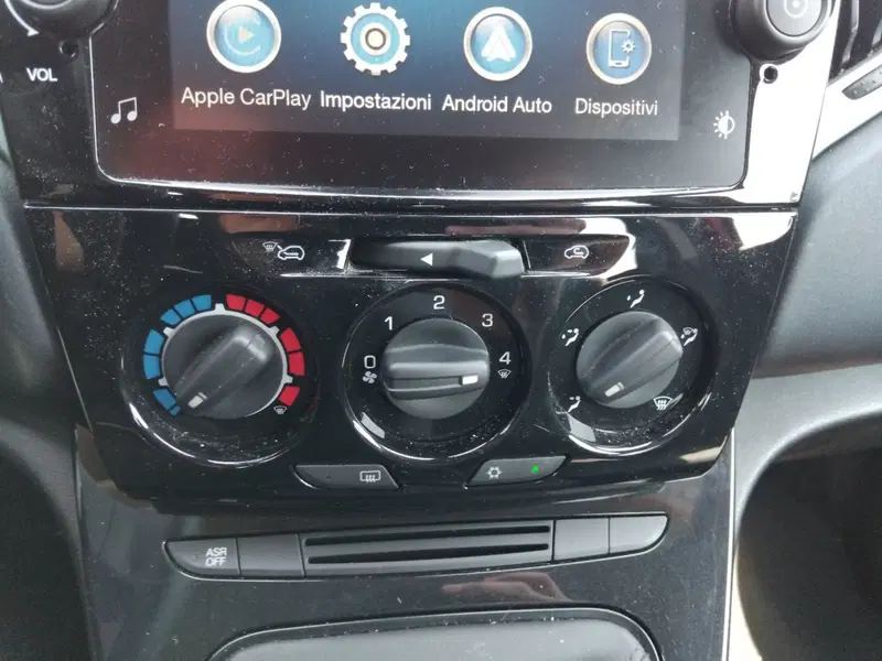 Lancia Ypsilon usata a Roma (17)