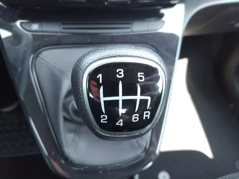 Lancia Ypsilon usata a Roma (18)
