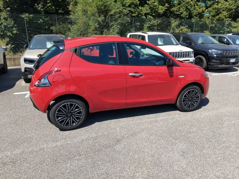 Lancia Ypsilon usata a Roma (6)