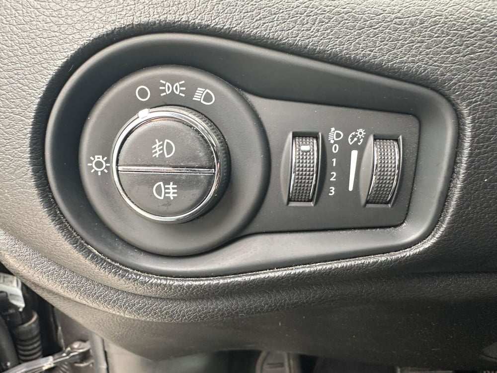 Jeep Renegade usata a Milano (16)