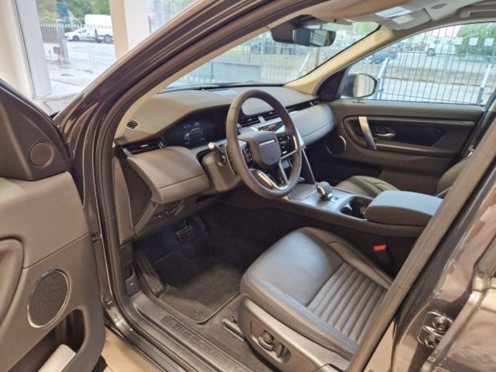 Land Rover Discovery Sport nuova a Modena (4)