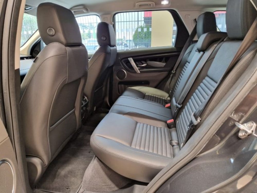 Land Rover Discovery Sport nuova a Modena (5)