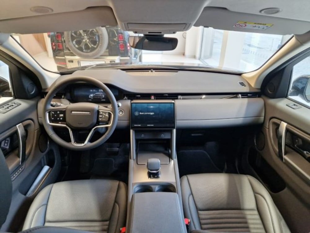 Land Rover Discovery Sport nuova a Modena (6)