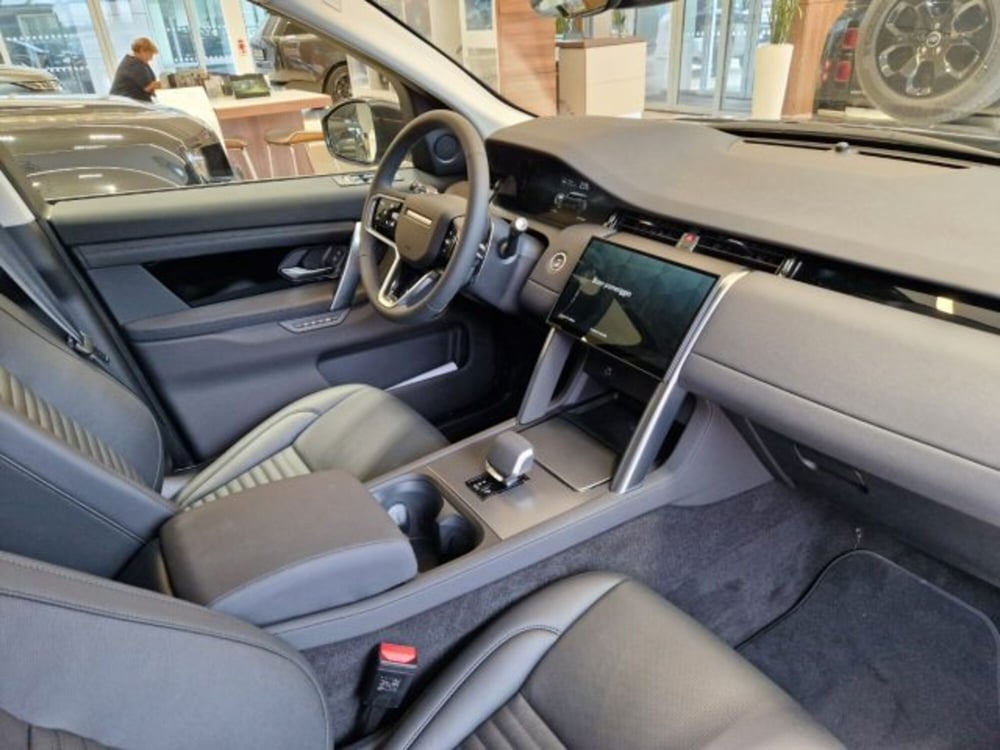 Land Rover Discovery Sport nuova a Modena (7)