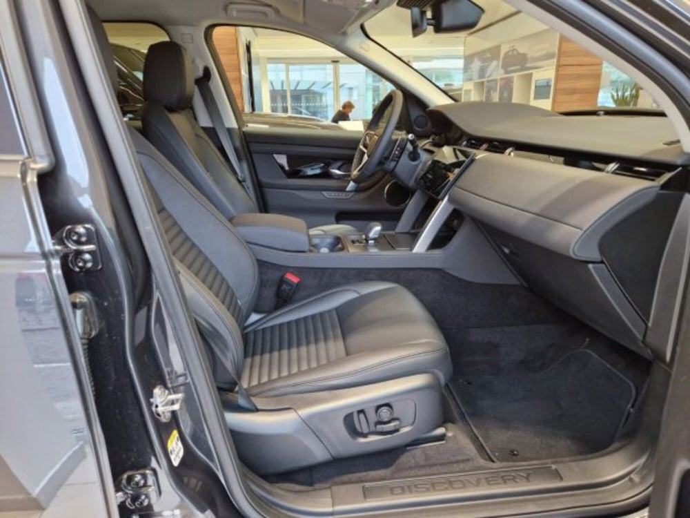 Land Rover Discovery Sport nuova a Modena (8)