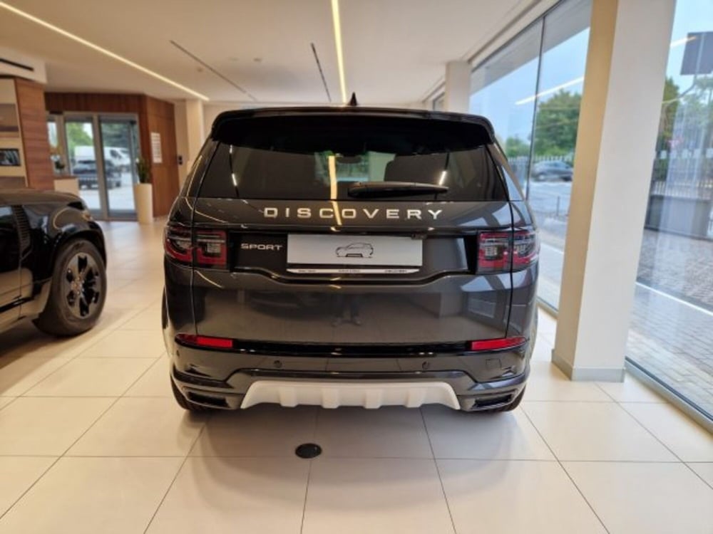 Land Rover Discovery Sport nuova a Modena (9)