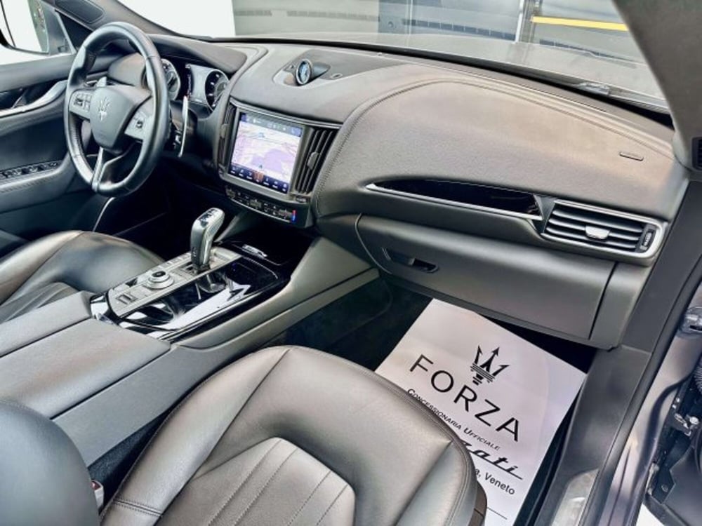 Maserati Levante usata a Torino (13)