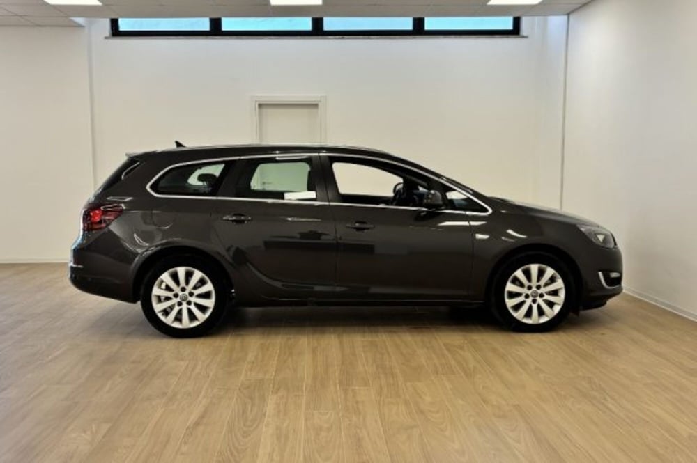 Opel Astra Station Wagon usata a Latina (4)