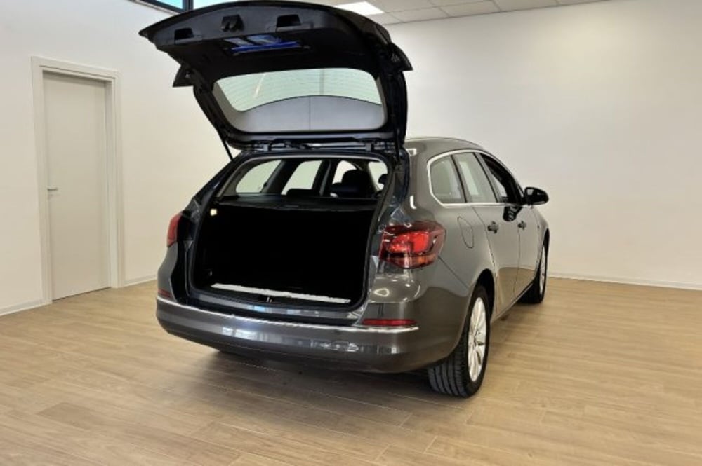 Opel Astra Station Wagon usata a Latina (7)
