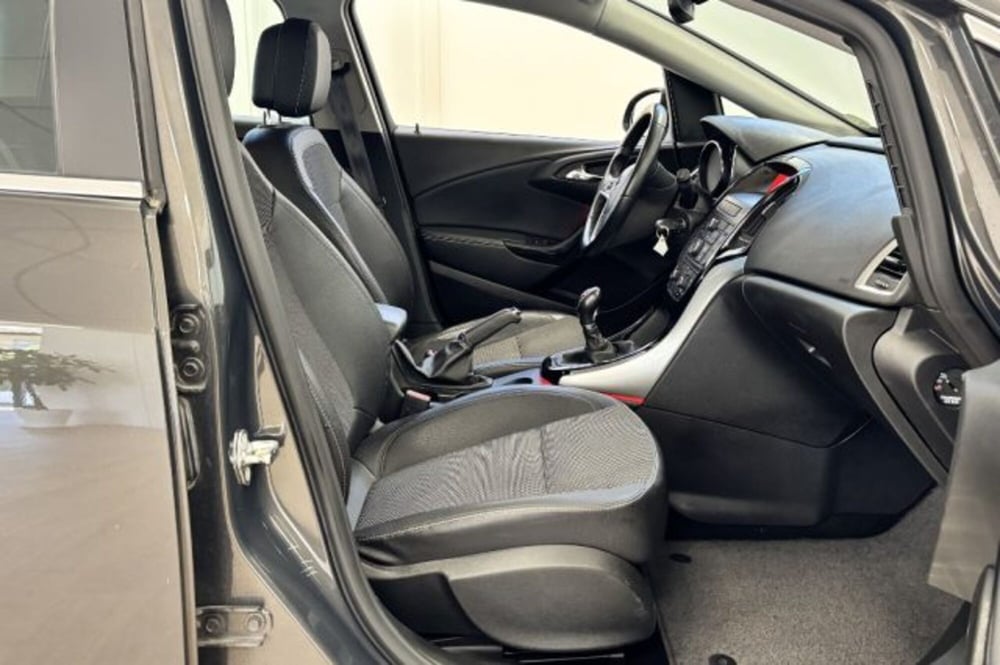Opel Astra Station Wagon usata a Latina (8)