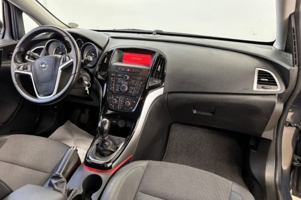 Opel Astra Station Wagon usata a Latina (9)