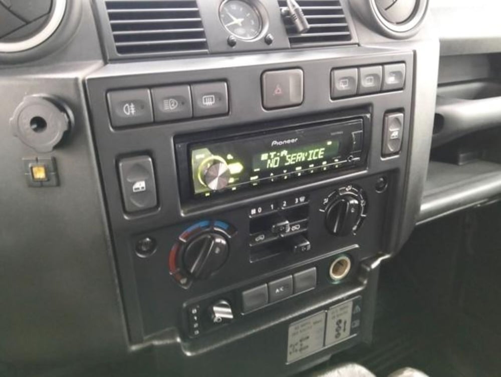 Land Rover Defender usata a Como (13)
