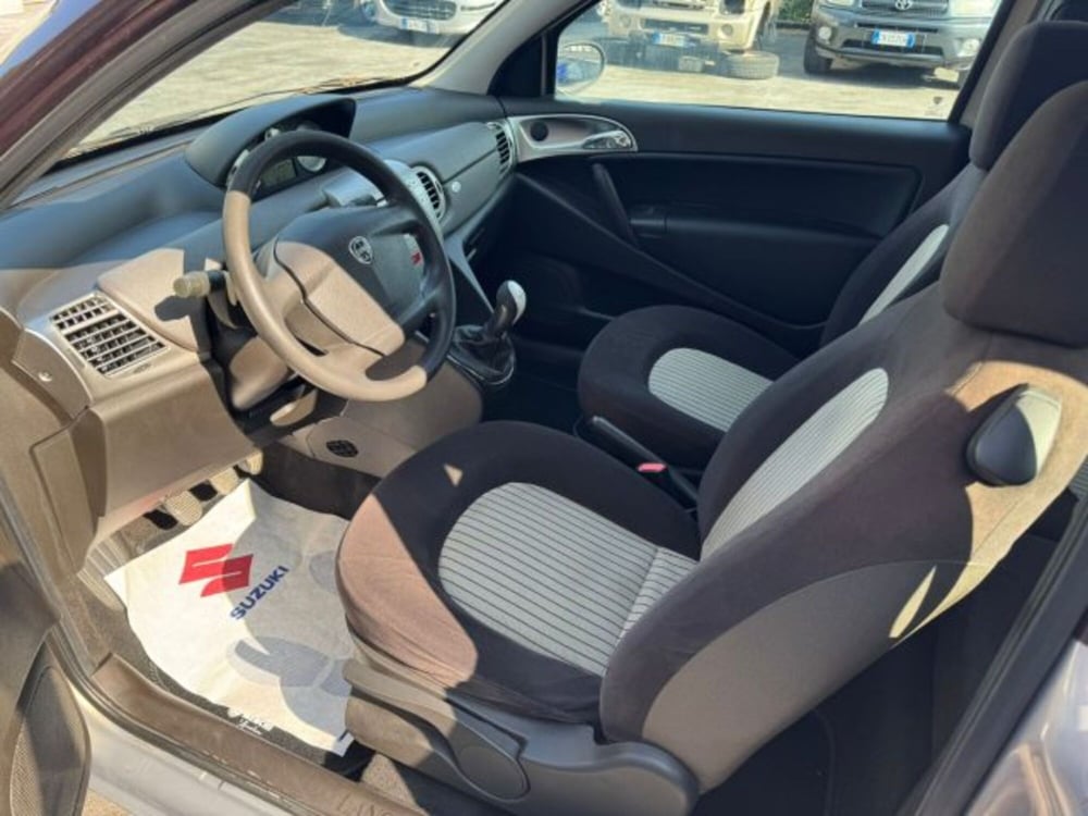 Lancia Ypsilon usata a Macerata (8)