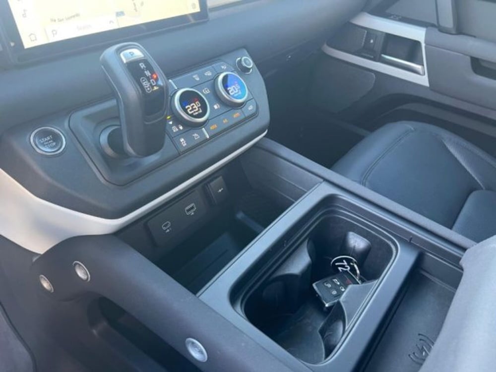 Land Rover Defender usata a Trapani (19)