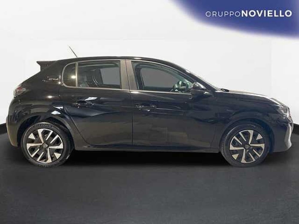 Peugeot 208 nuova a Salerno (3)