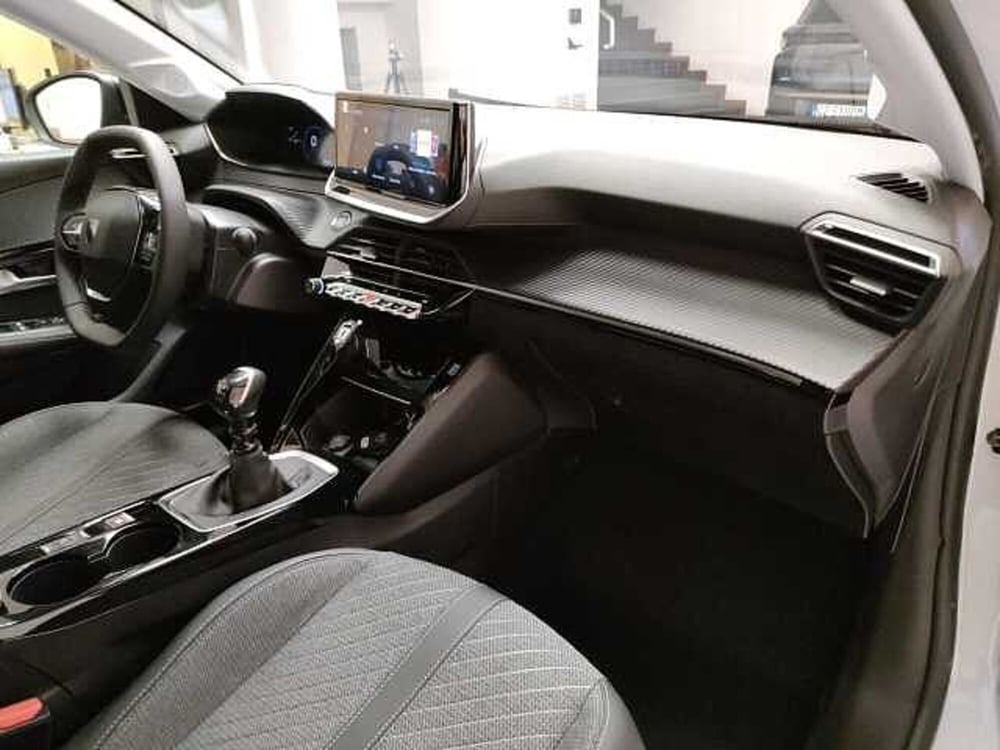 Peugeot 208 nuova a Teramo (12)