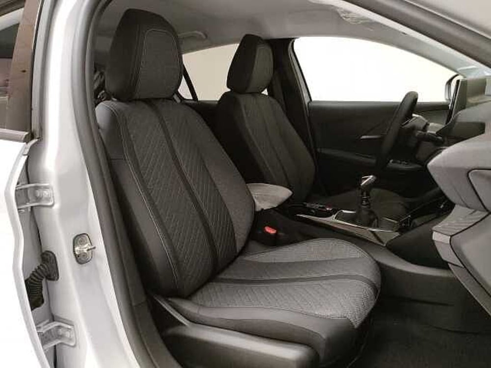 Peugeot 208 nuova a Teramo (15)
