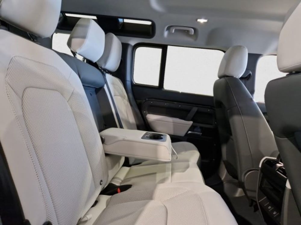 Land Rover Defender usata a Livorno (17)